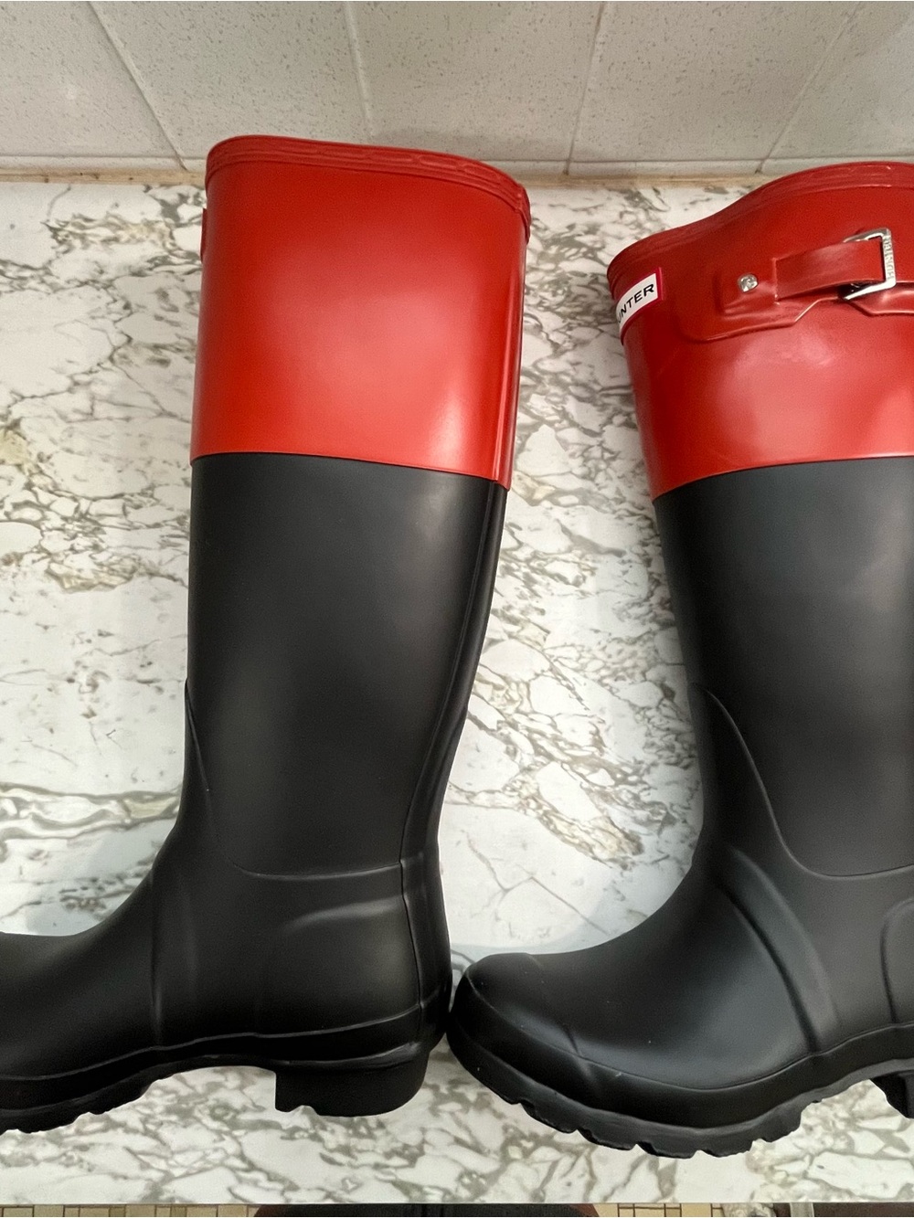 Hunter Original Tall Colorblock Rain Boots Black Red Two Tone Womens 6 / Men 5 - Picture 2 of 9